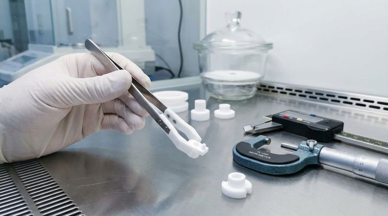 Quais práticas garantem a estabilidade dimensional em peças de PTFE? Alcance Precisão e Confiabilidade a Longo Prazo