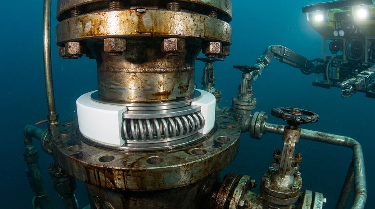 석유 및 가스 작업에서 PTFE 스프링 장착 씰의 전반적인 이점은 무엇입니까? HPHT 환경에서 타의 추종을 불허하는 신뢰성 달성