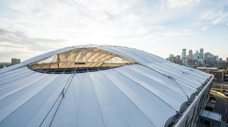 ¿Puede proporcionar un ejemplo de una aplicación de PTFE a gran escala? El techo de PTFE de 20 acres del Metrodome