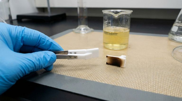 为什么聚四氟乙烯（PTFE）有时需要进行蚀刻，以及这个过程是如何进行的？为您的PTFE部件解锁强大的粘接能力