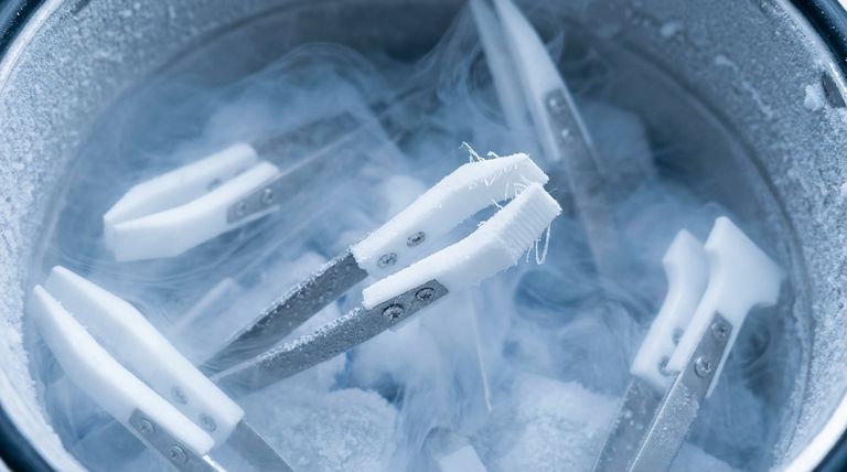 극저온 디버링이란 무엇이며 테플론 부품에 어떻게 적용됩니까? 손상 없이 완벽한 마감 처리