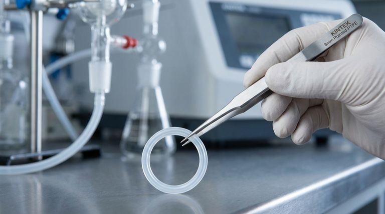 Was sind die Komponenten von Teflon-ummantelten O-Ringen? Ein Leitfaden zu ihrem Dual-Material-Design